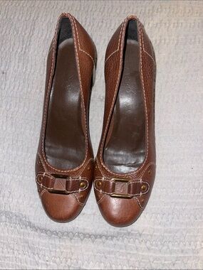 Franco Sarto Brown Leather Rounded-Toe Buckle Pumps